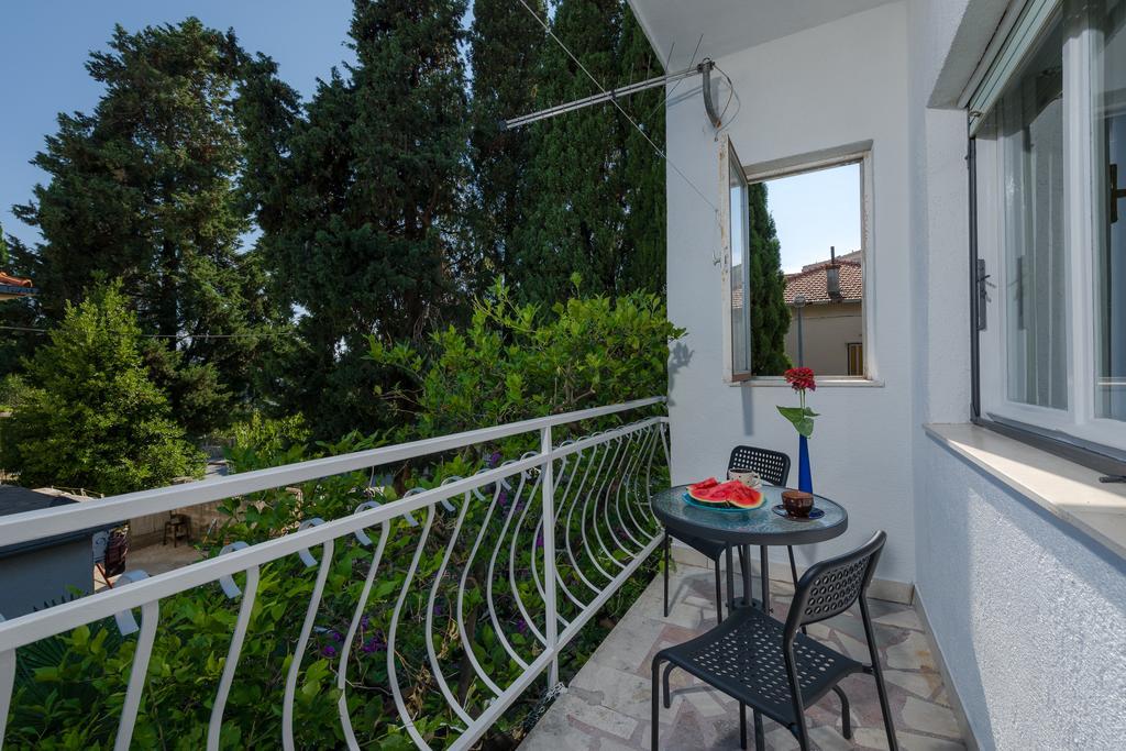 Garden Apartment Kaštela الغرفة الصورة