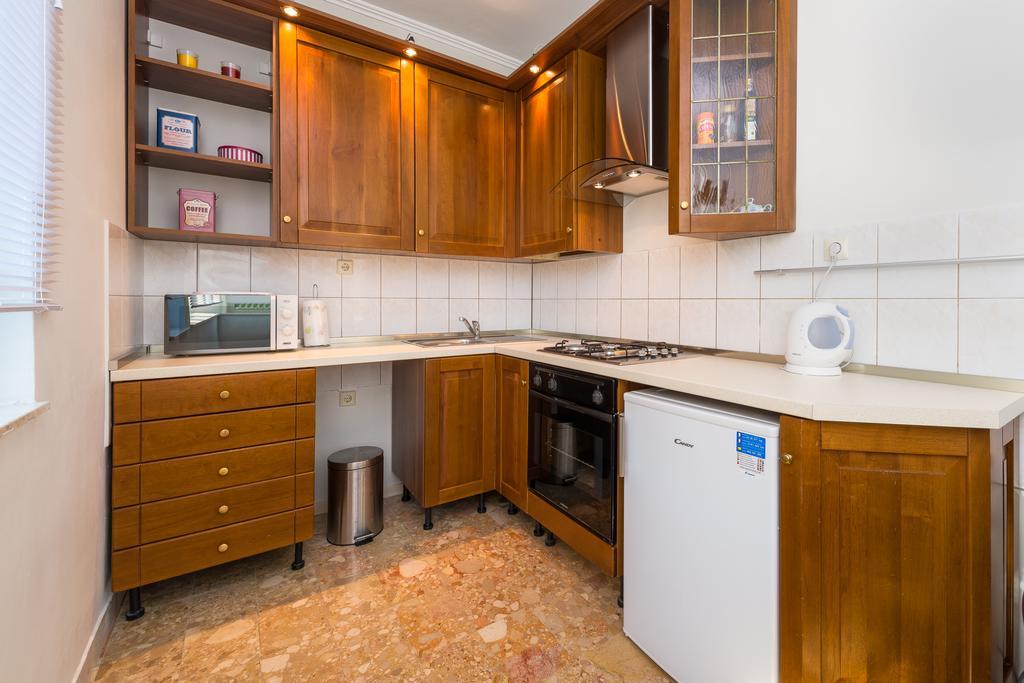 Garden Apartment Kaštela الغرفة الصورة
