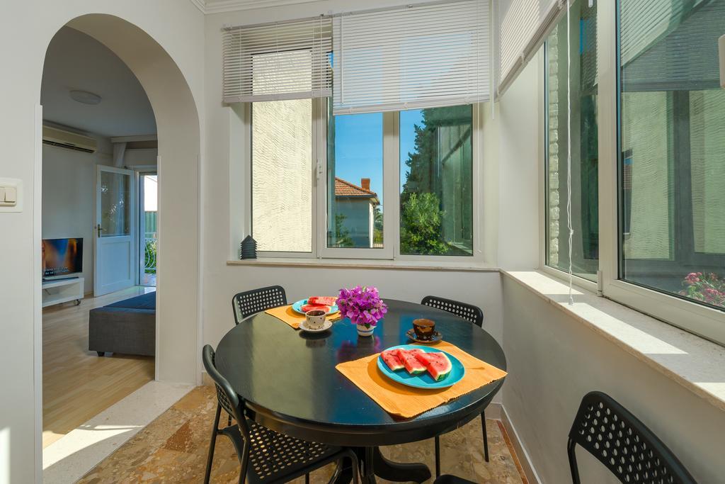 Garden Apartment Kaštela الغرفة الصورة