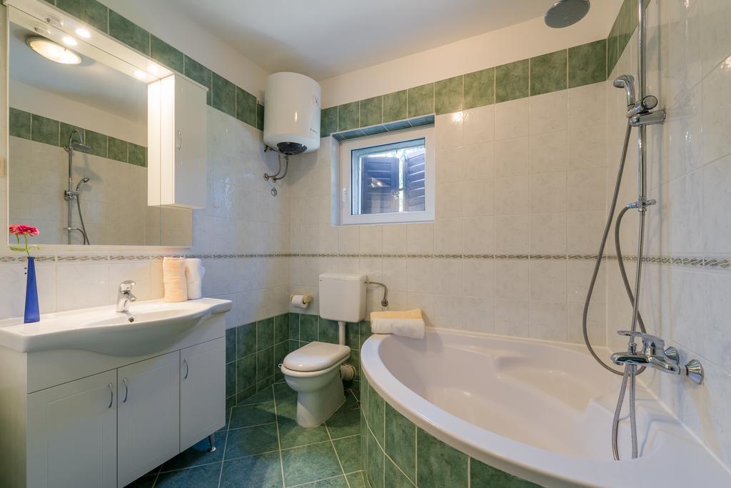 Garden Apartment Kaštela الغرفة الصورة